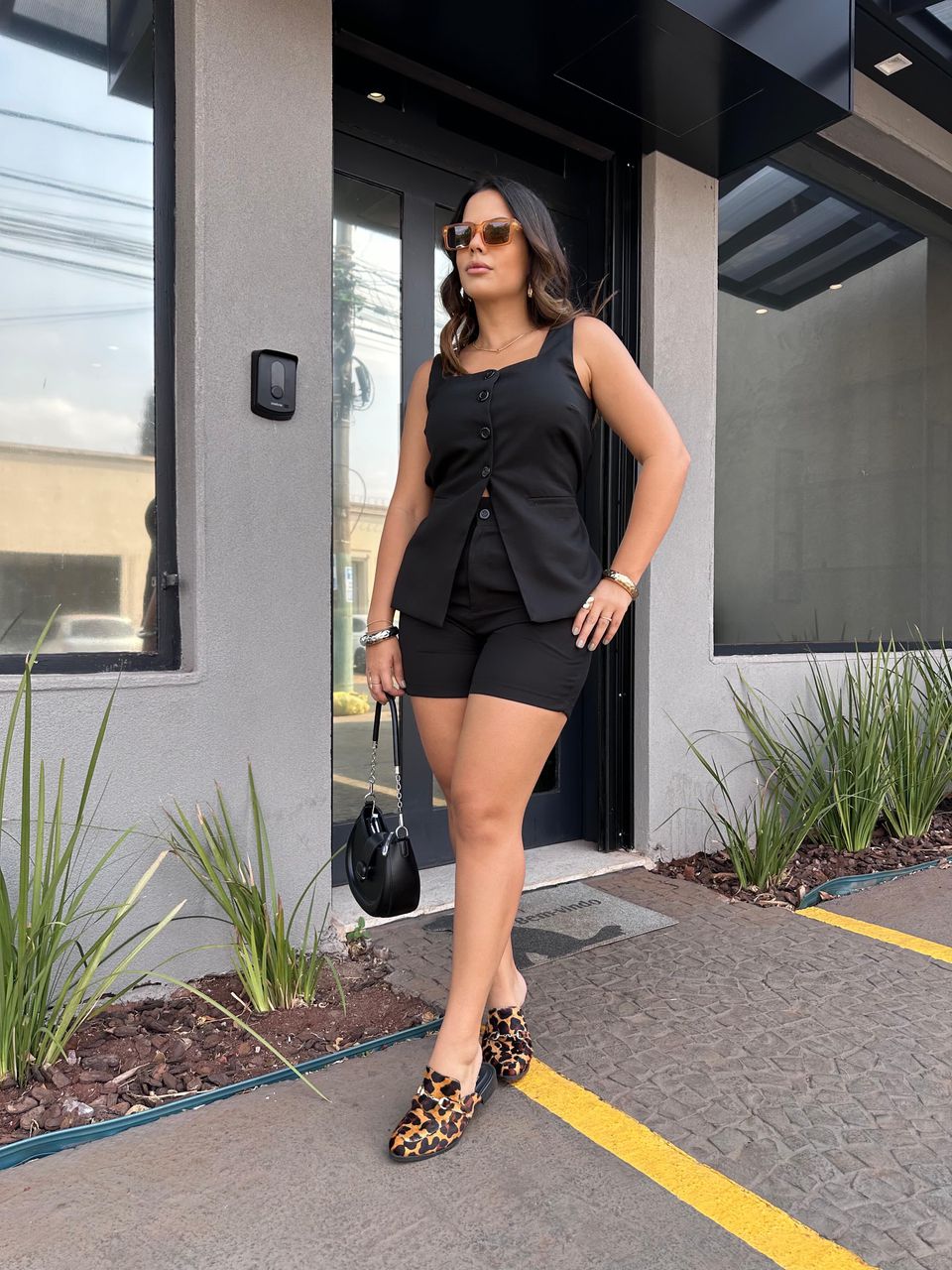 Conjunto Short e Colete Alongado Preto
