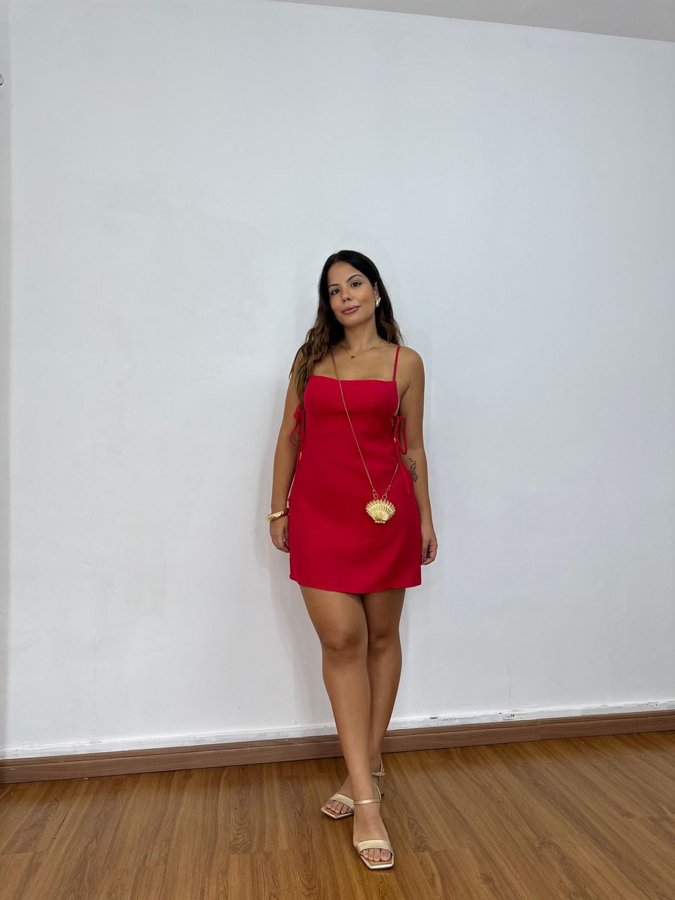 Vestido Curto Abertura Lateral Vermelho - 10031402... - Loja Benditta