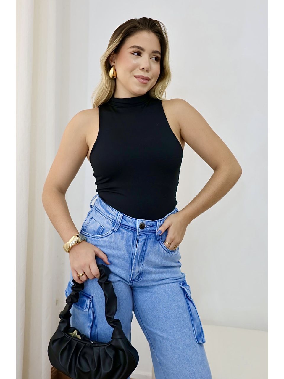 Blusa Feminina Gola Alta Cavada Preta - 4030902030... - Loja Benditta