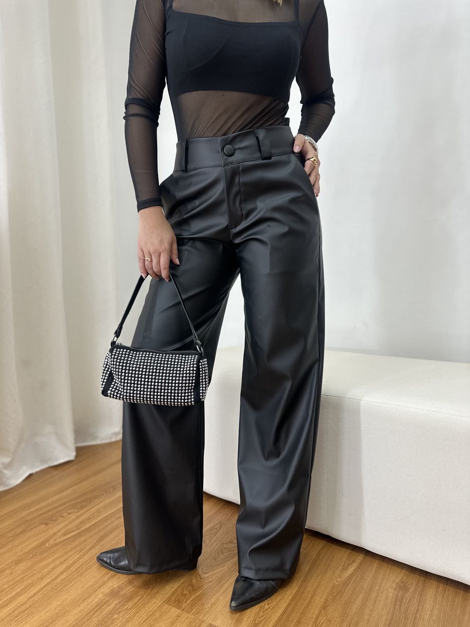 Calça Feminina Pantalona Couro Sintético - Loja Benditta