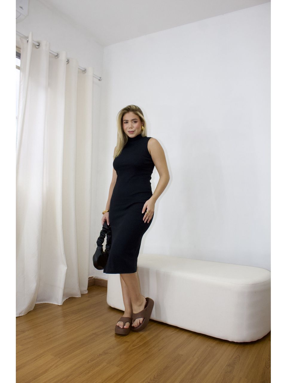 Vestido Feminino Canelado Gola Fenda Preto - Loja Benditta