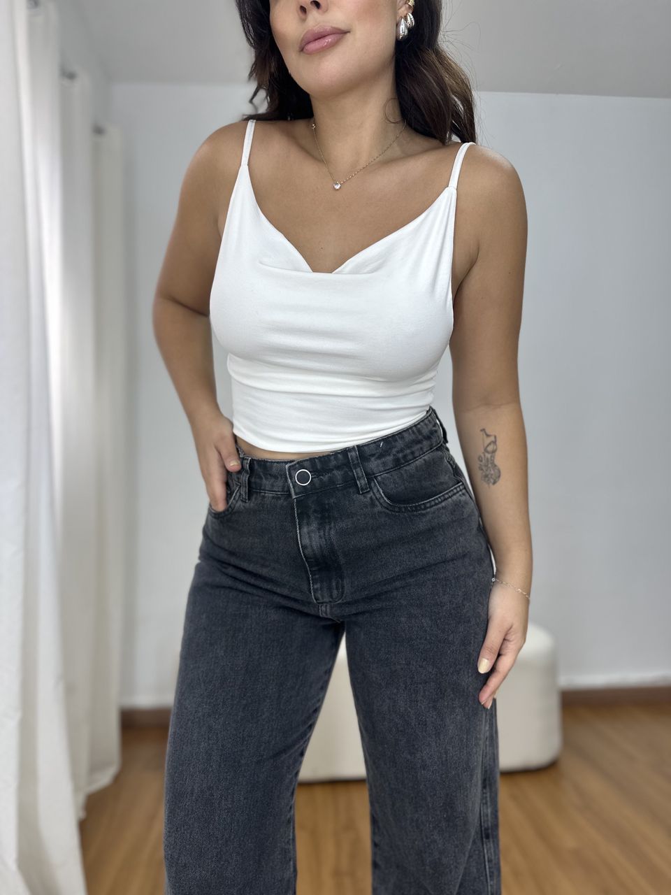 Cropped Feminino Alça Decote Degagê Off - Loja Benditta