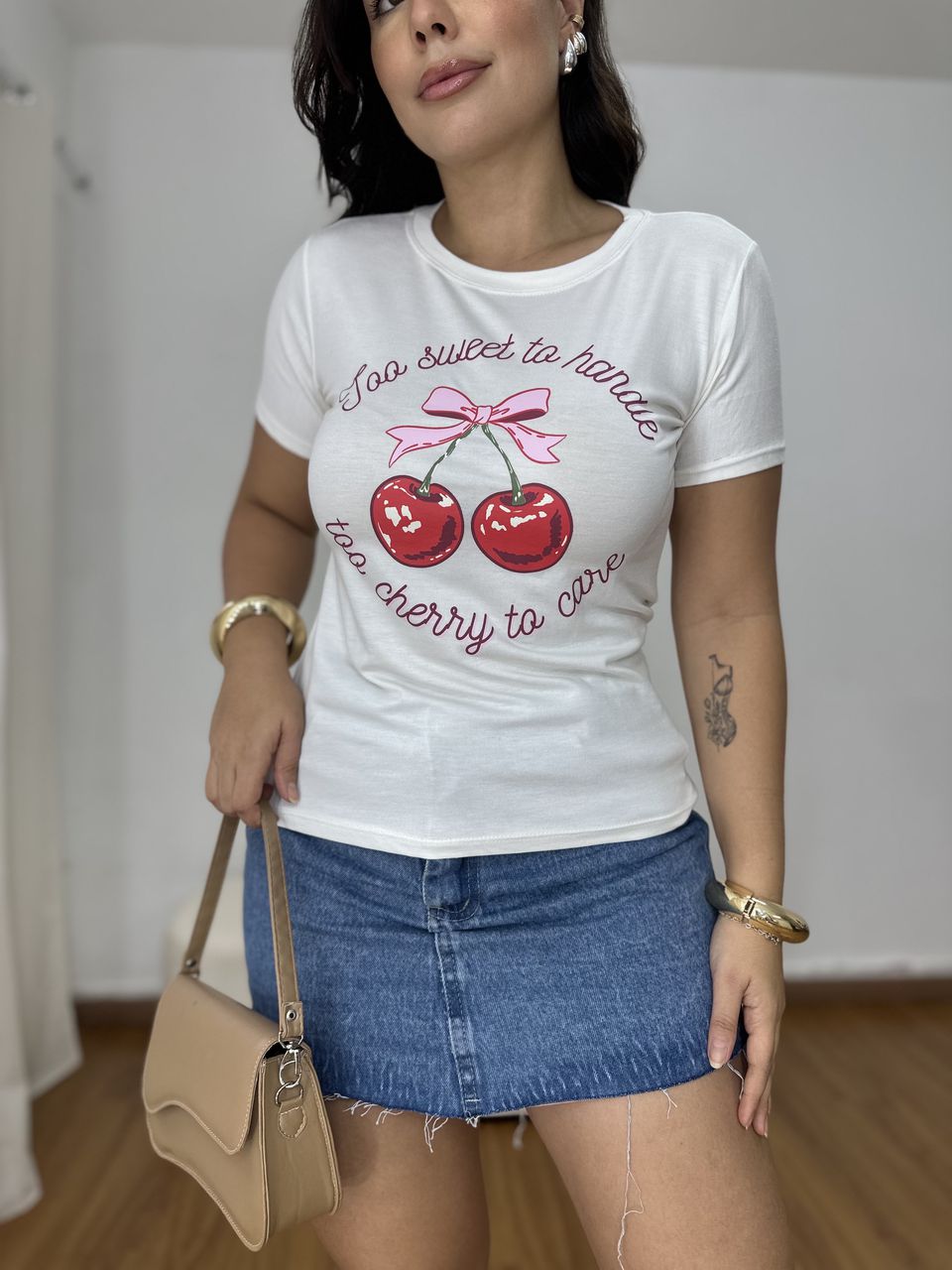 T-shirt Feminina Cereja Rosa - Loja Benditta