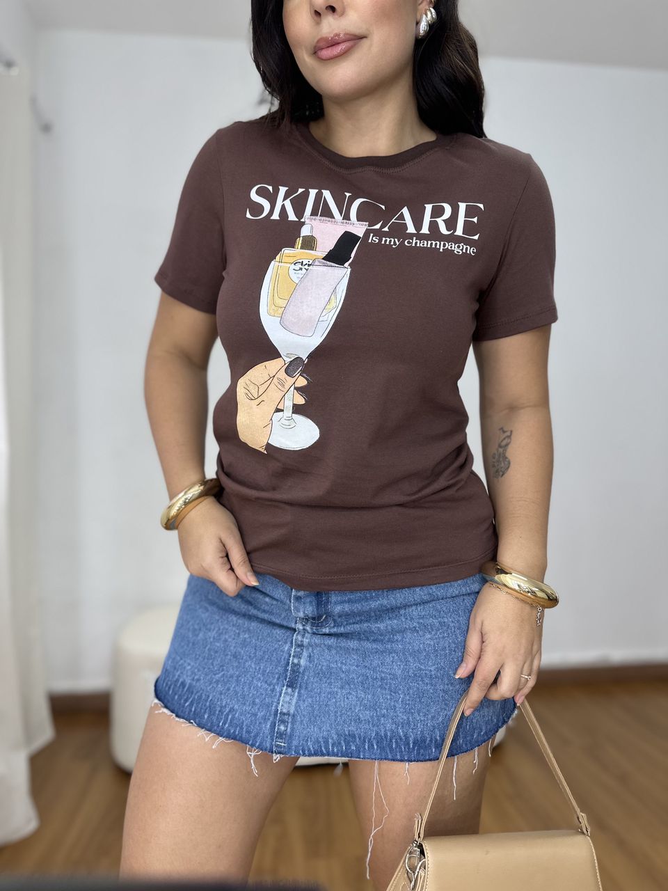 T-shirt Feminina Skin Care Marrom - Loja Benditta