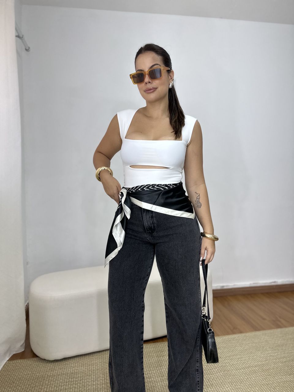 Cropped Feminino Busto Vazado Branco - Loja Benditta