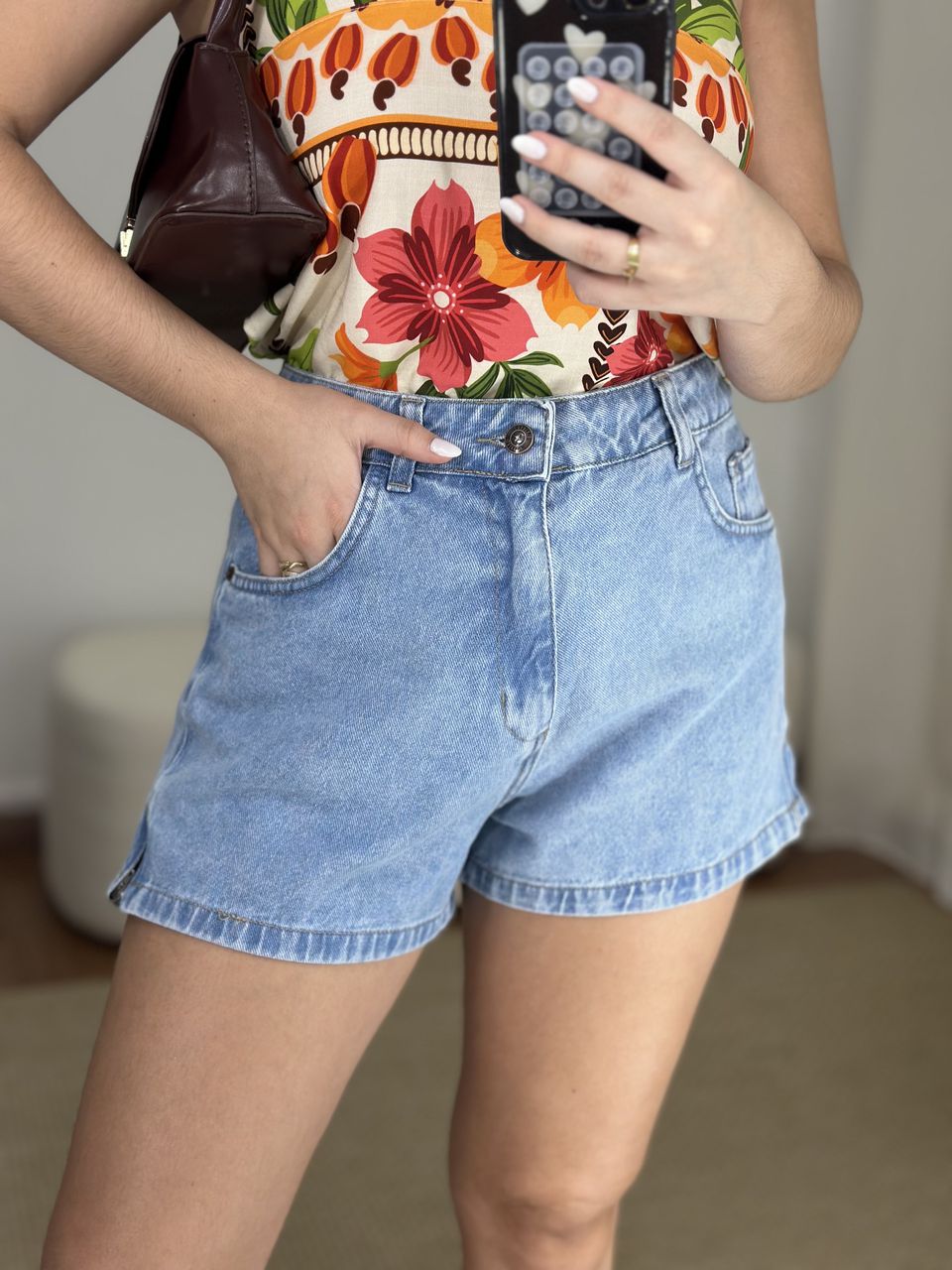 Short Jeans Mom Barra Zíper Lavagem Clara - Loja Benditta