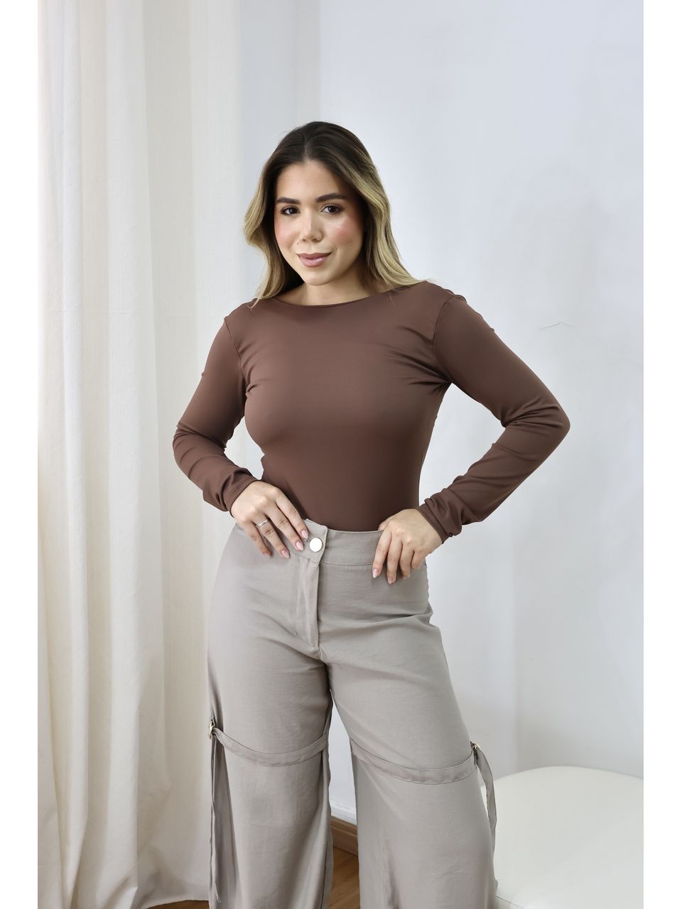 Body Feminino Manga Longa Elise Marrom - 403090203... - Loja Benditta
