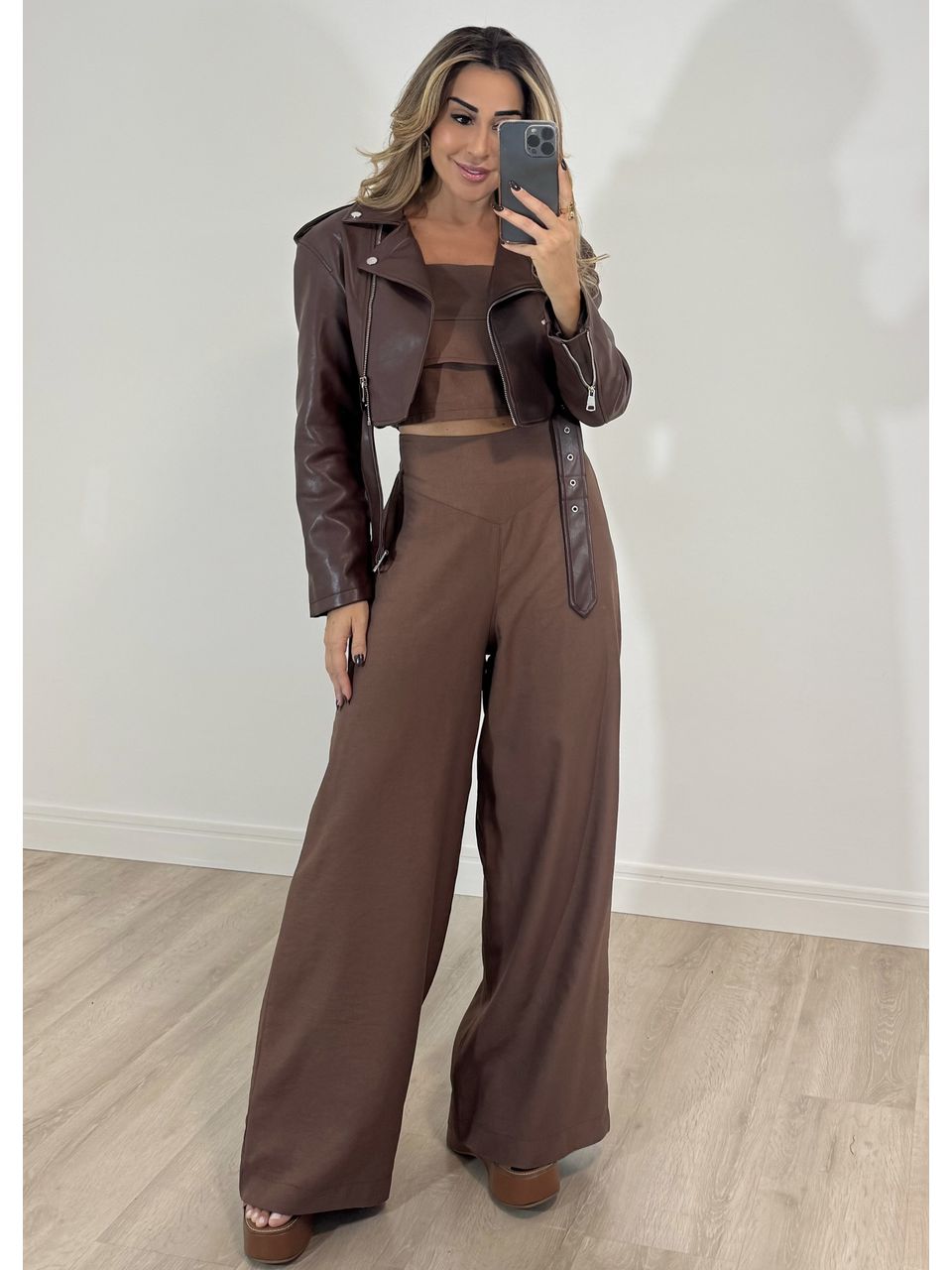 Jaqueta Cropped Couro fake