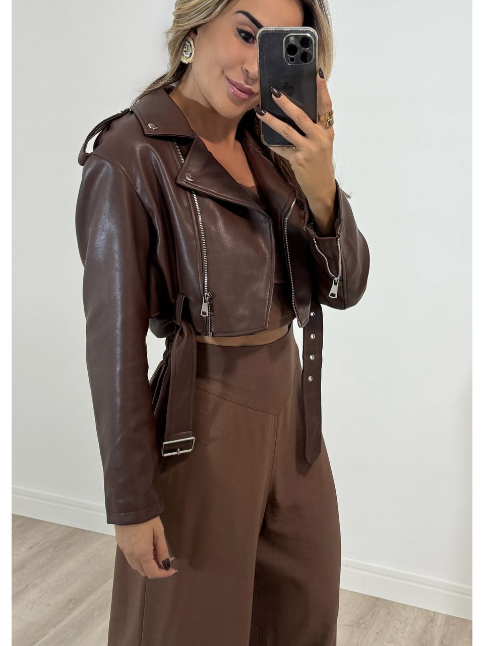 Jaqueta Cropped Couro fake