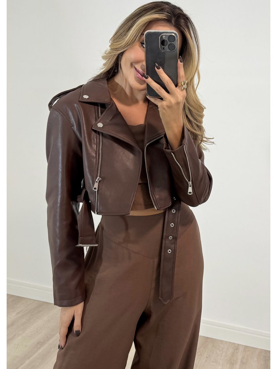 Jaqueta Cropped Couro fake