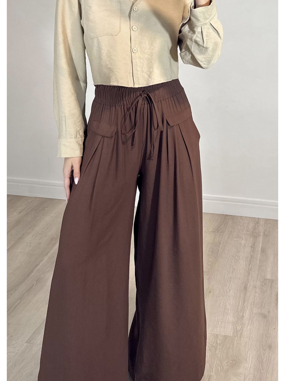 Calça pantalona Ampla com amarração 