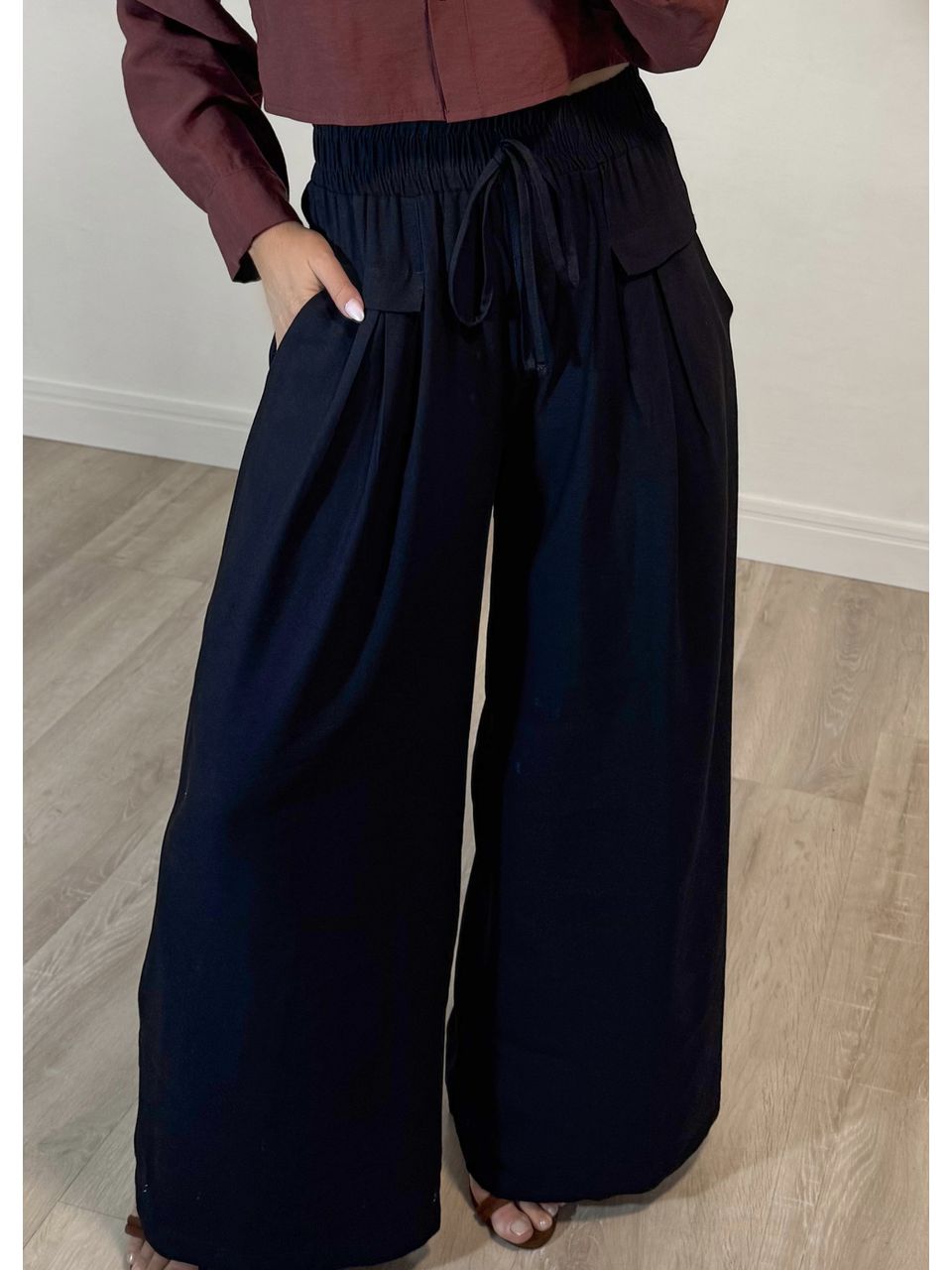 Calça pantalona Ampla com amarração