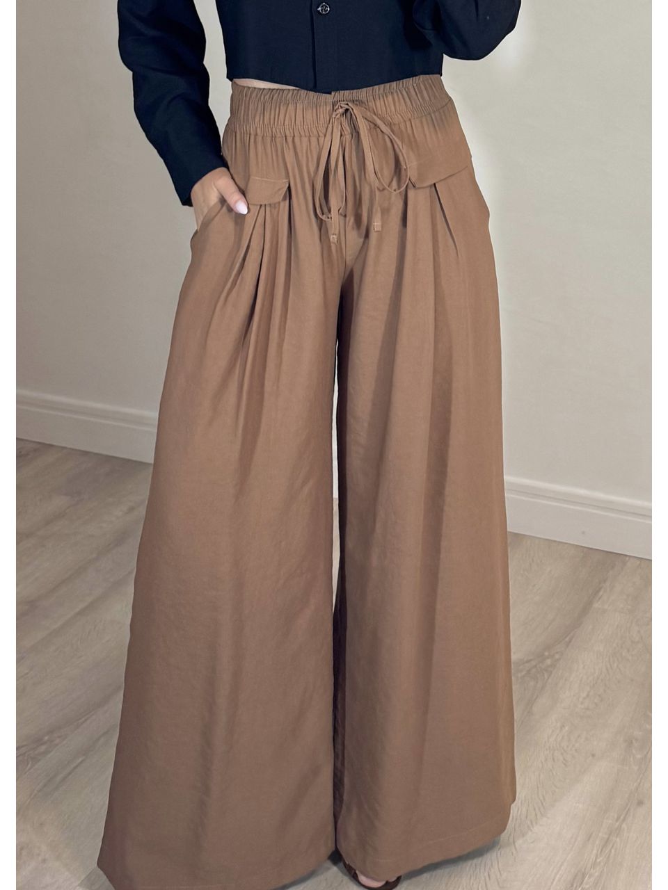  Calça pantalona Ampla com amarração