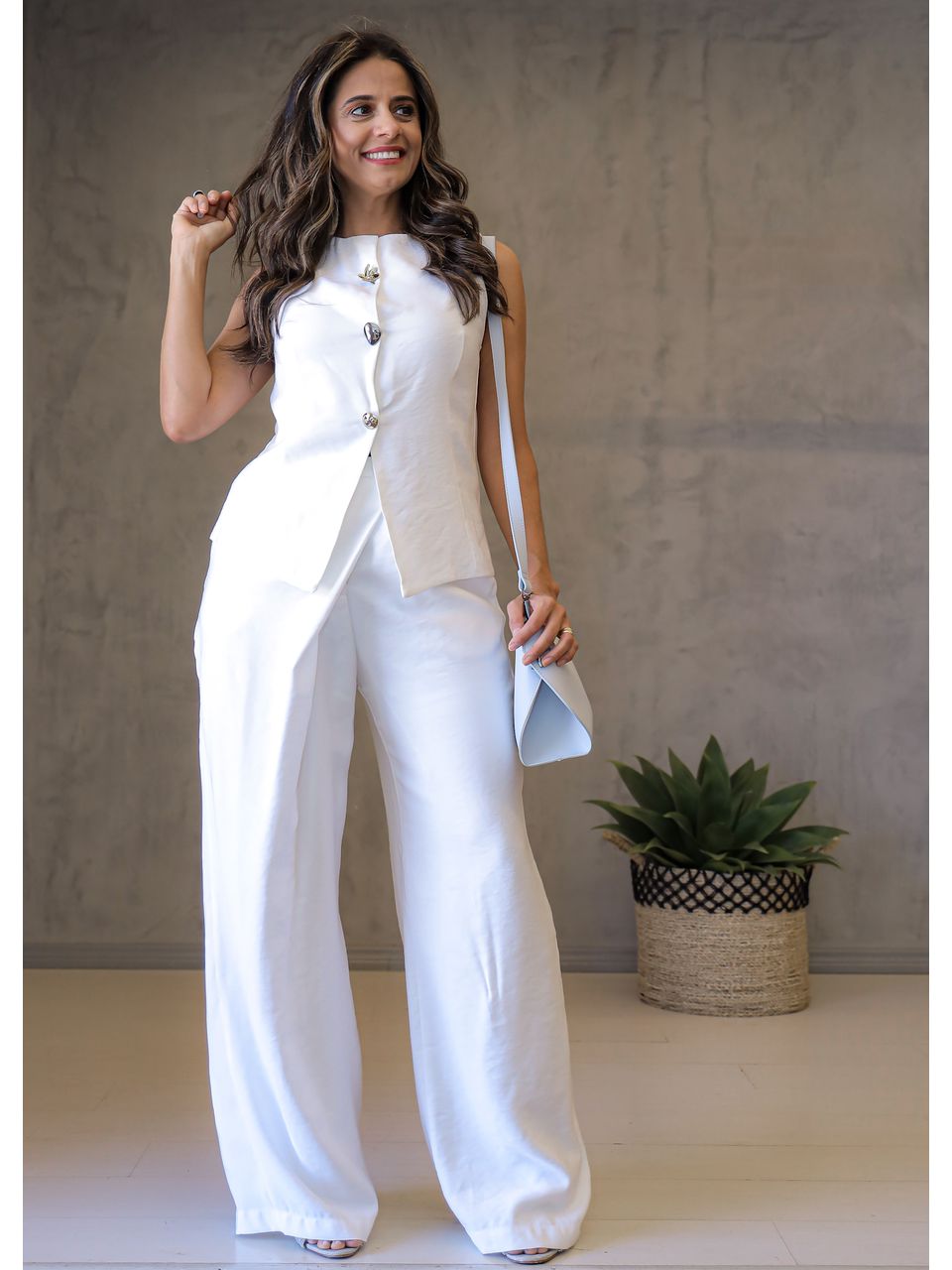 Calça Pantalona com Botão Dourado OFF WHITE