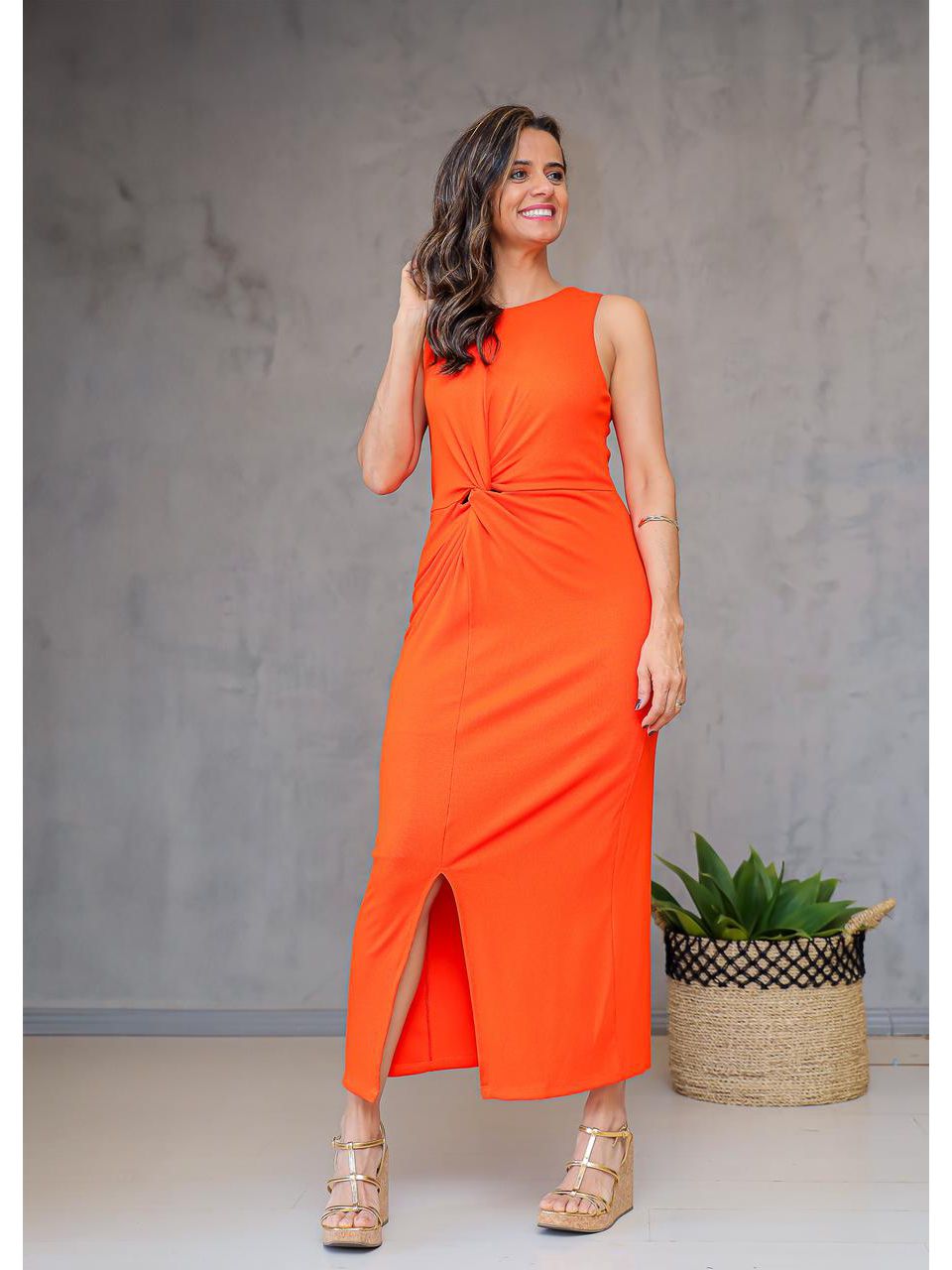 vestido midi com fenda LARANJA