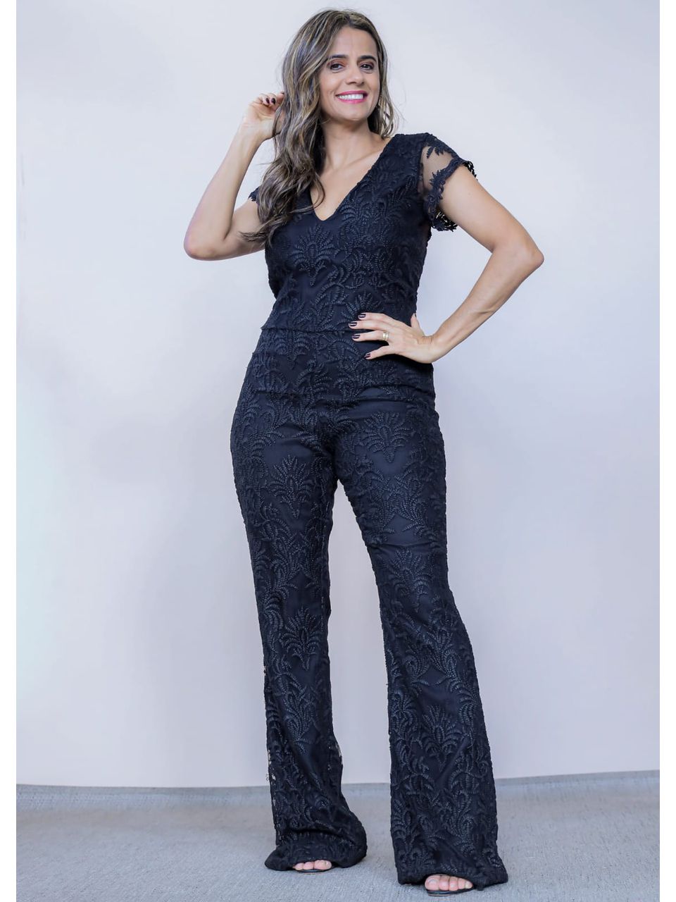 macacão renda decote V COLOR