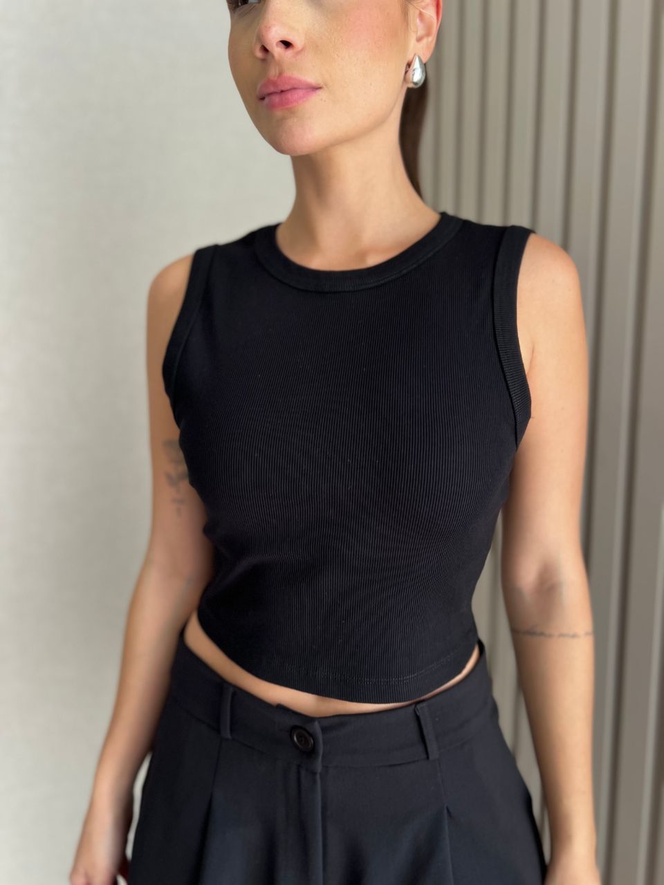 Regata Cropped Canelada Power Preta - TS Moda Feminina