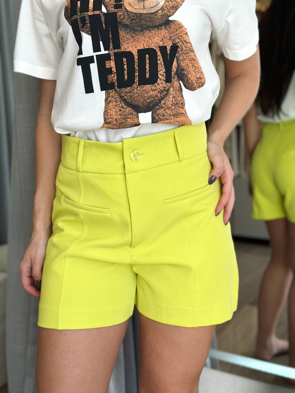 Short Bolso Faca Alfaiataria Verde Lima - TS Moda Feminina