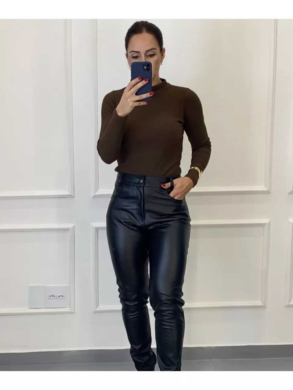 Blusa Canelada Marrom Manga Longa Bianca - Arpaia