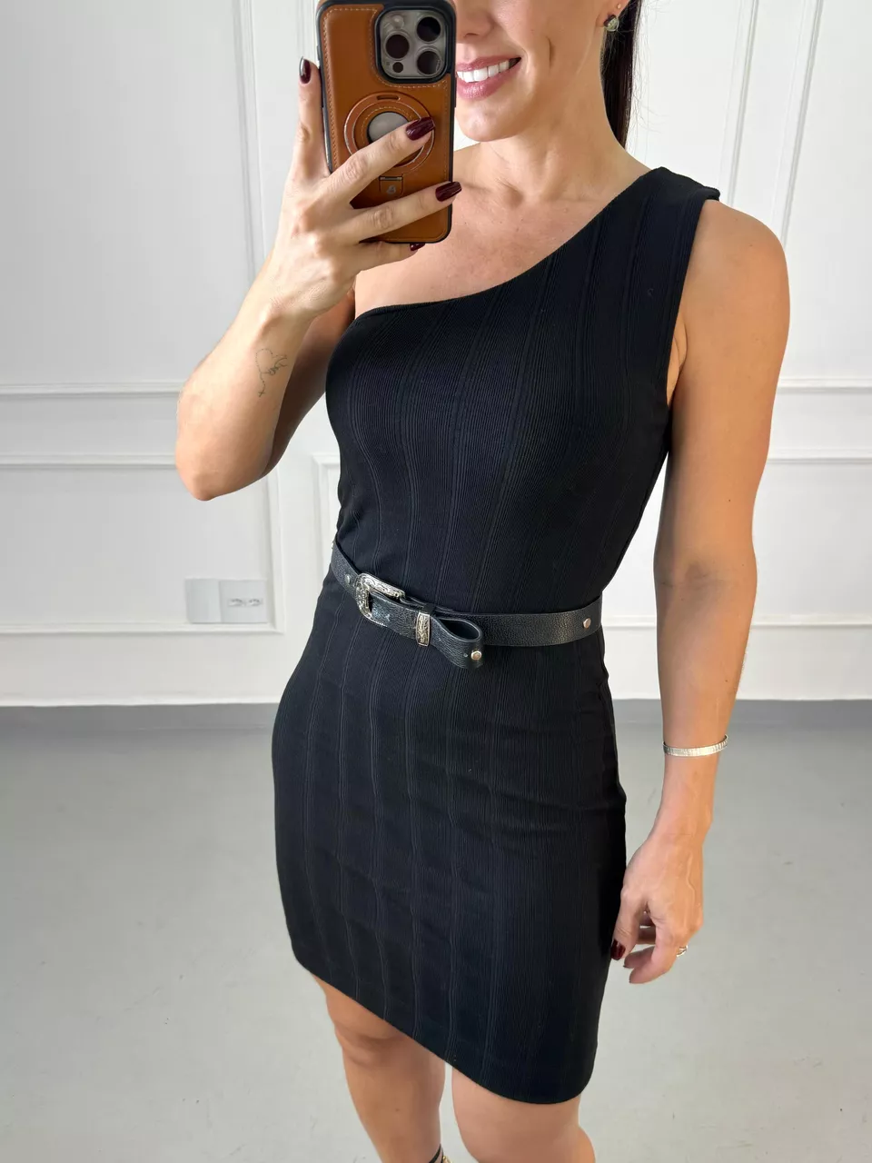Vestido Tubinho Curto Nula Manga Penélope Preto - Arpaia