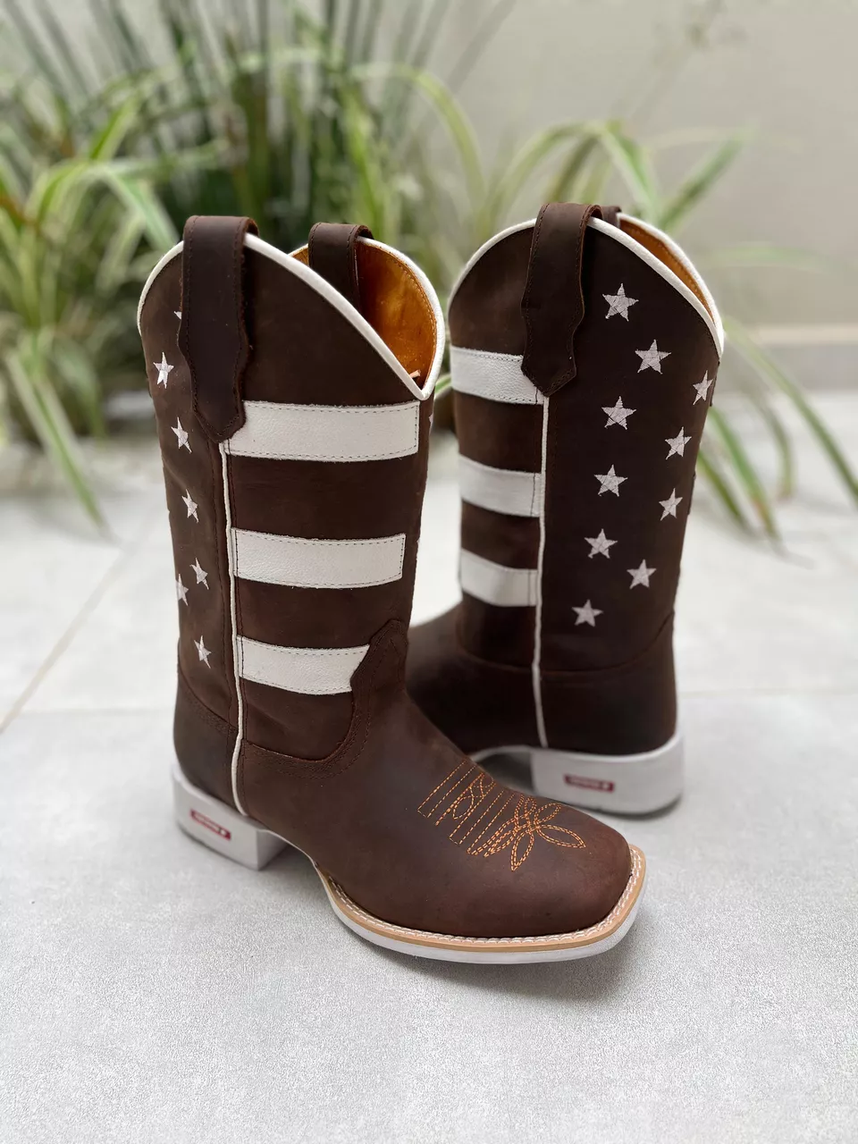BOTA TEXANA EM COURO MARROM E BRANCO ESTADOS UNIDOS | Botas Texanas Bruto