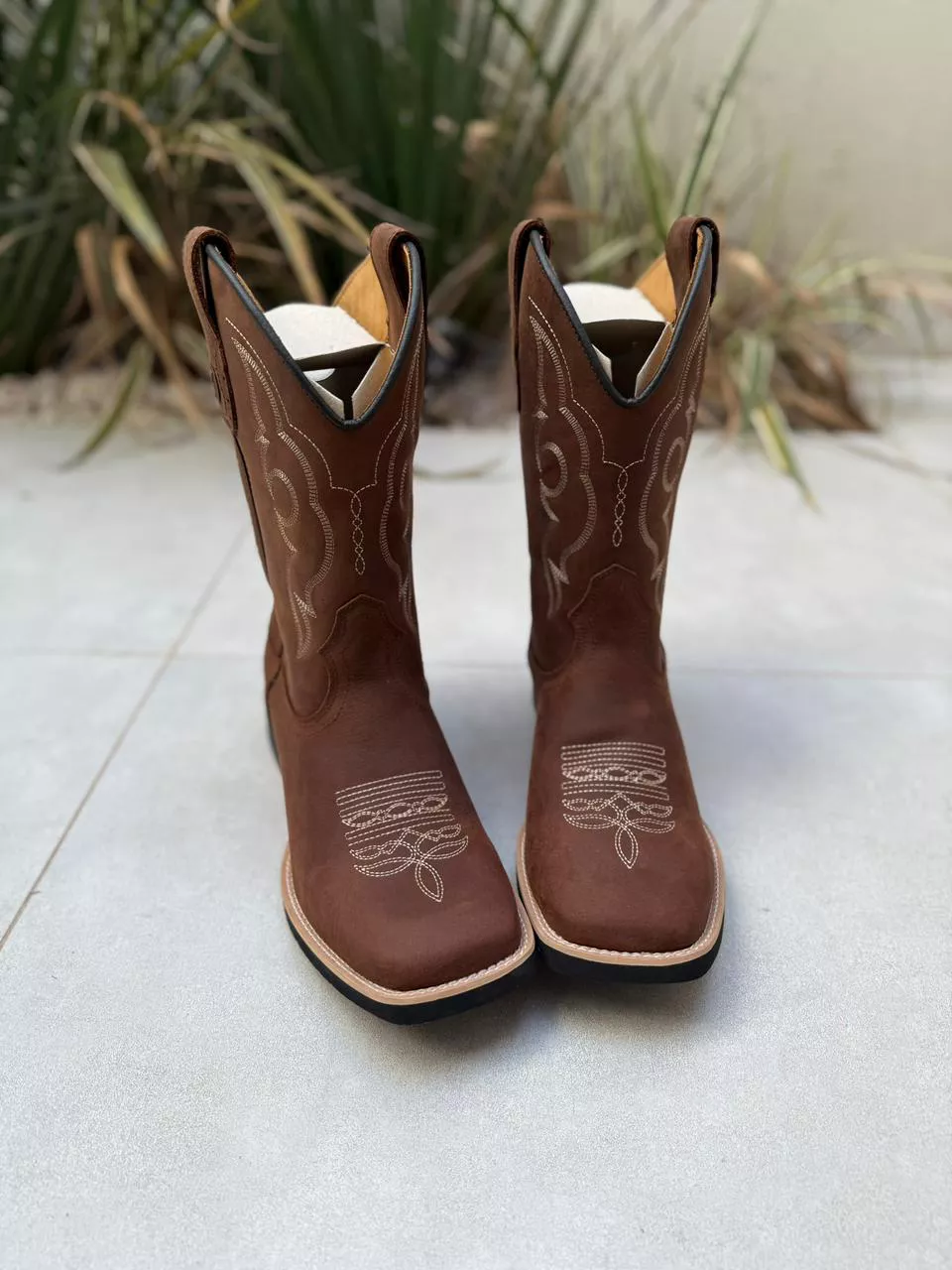 BOTA TEXANA EM COURO MARROM BÁSICA BORDADO BEGE CANO TRADICIONAL ...