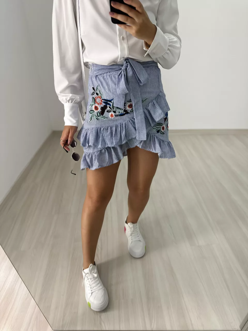SAIA BORDADA LISTRADA AZUL