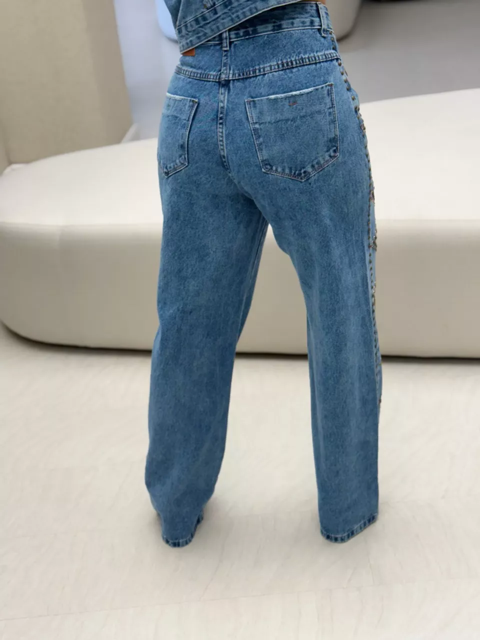 CALÇA EDILENE APLICAÇÕES JEANS MÉDIO