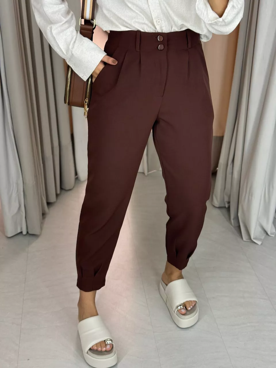 CALÇA SANDRA CENOURA MARROM - 0063900054 - CAROLLA FERRARO
