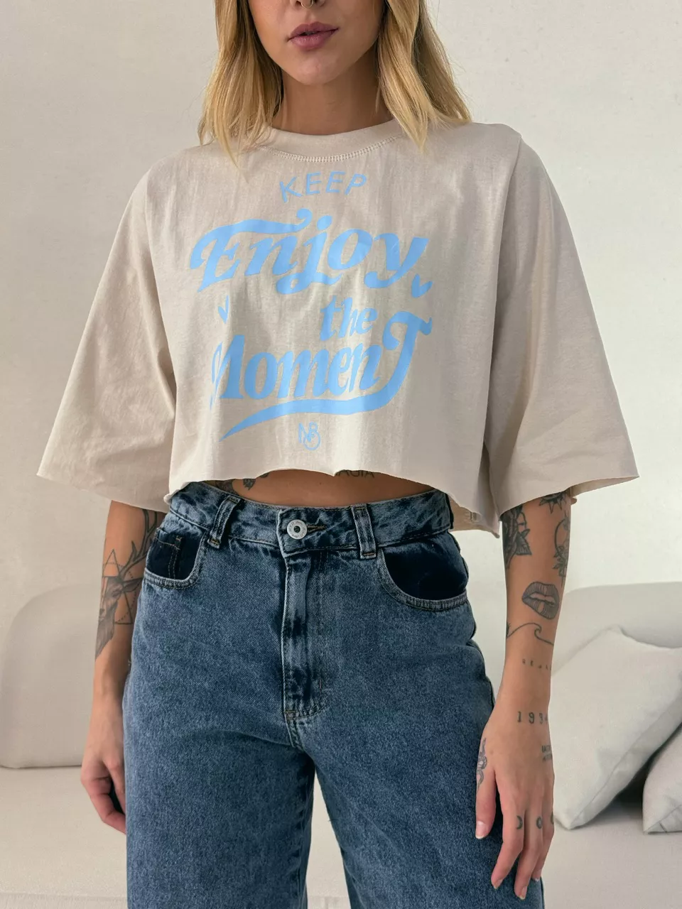 T-SHIRT ENJOY THE MOMENT NUDE/AZUL