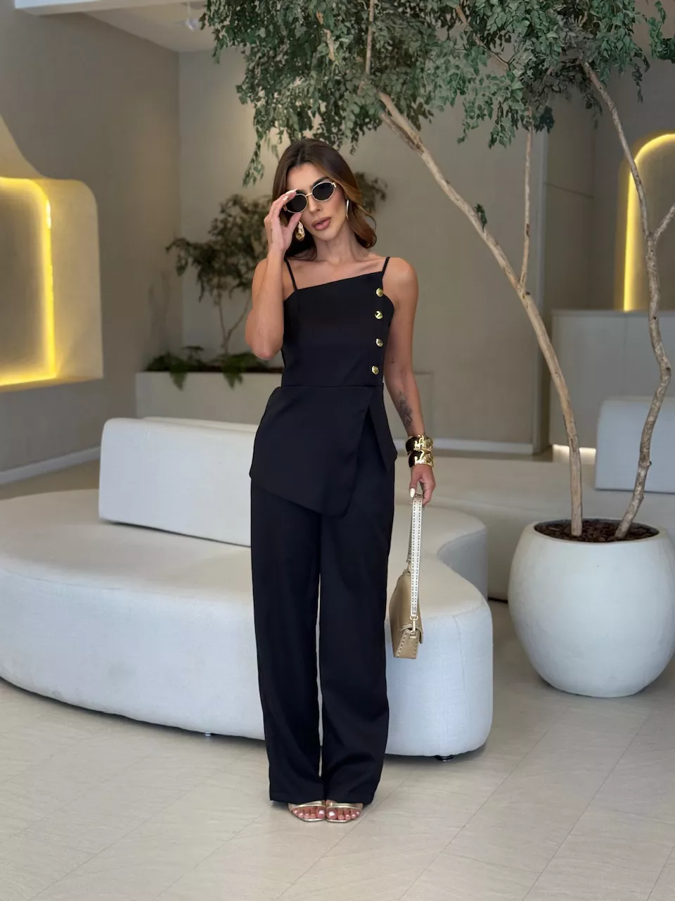 CONJUNTO AGNES BLUSA ASSIMÉTRICA PRETO - 006840003... - CAROLLA FERRARO