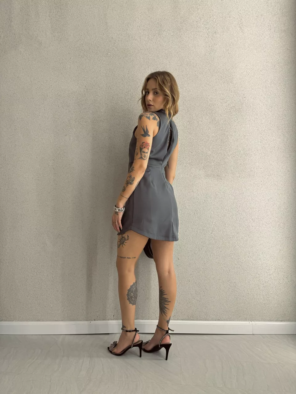 VESTIDO YARA FORRO SHORT CINZA
