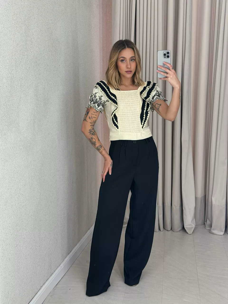 BLUSA FABIANA LASTEX BORDADA MARFIM - 0056850056 - CAROLLA FERRARO