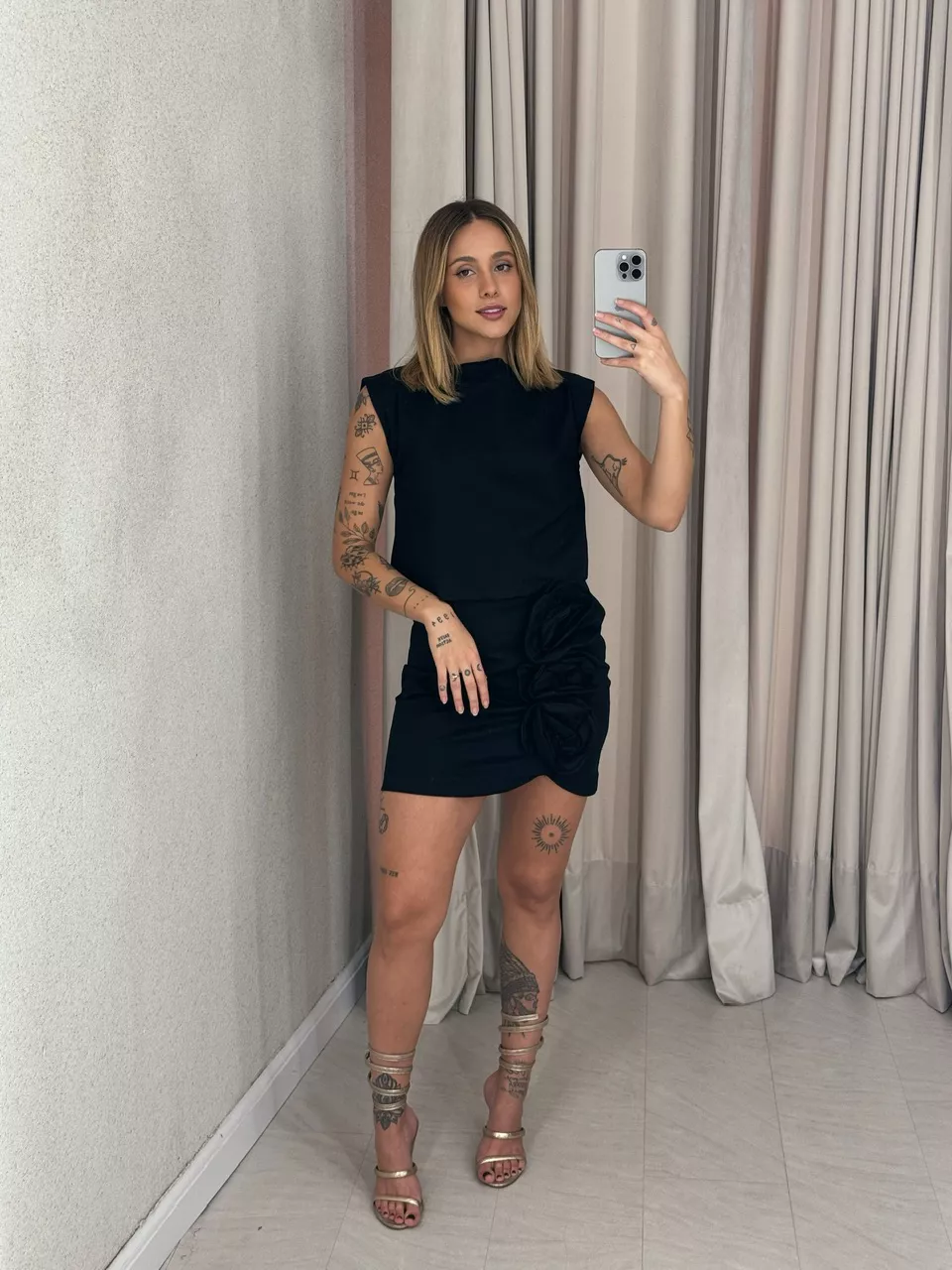 CONJUNTO AMELIA FLOR SAIA PRETO - 0056870032 - CAROLLA FERRARO