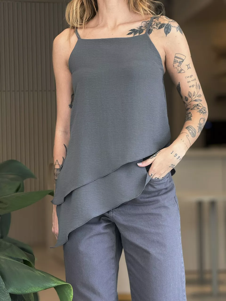 BLUSA ASSIMÉTRICA ALÇA CINZA