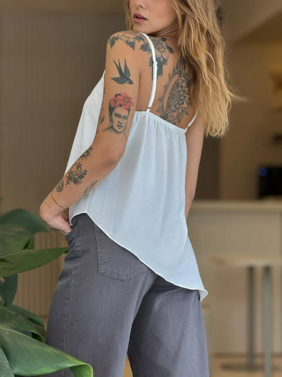 BLUSA ASSIMÉTRICA ALÇA OFF