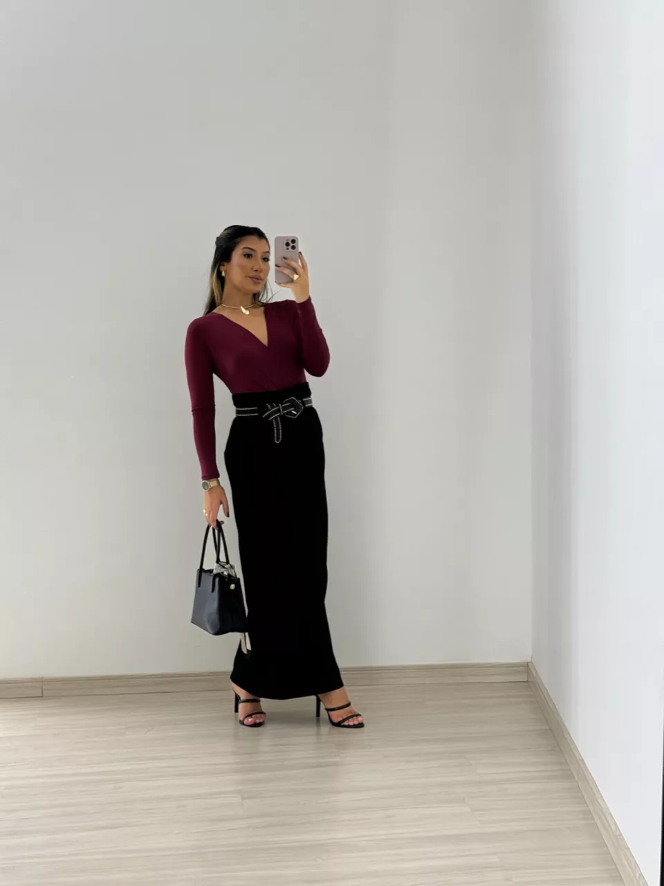 SAIA LAÍS CINTO PRETA