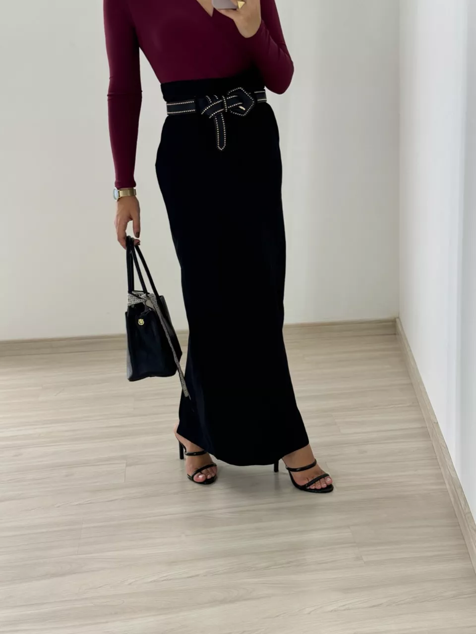 SAIA LAÍS CINTO PRETA