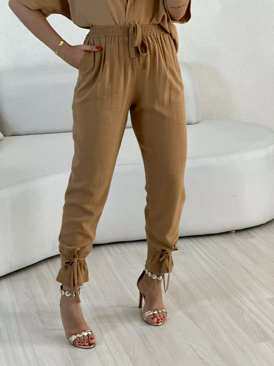 CALÇA CATARINA AMARRAÇÃO CARAMELO - 0056050095 - CAROLLA FERRARO