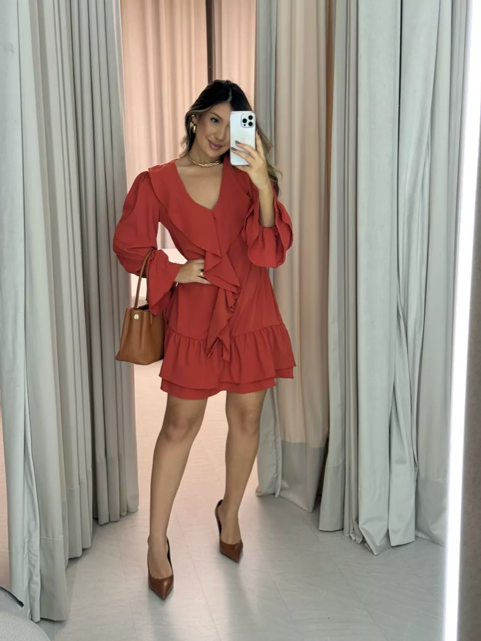 VESTIDO CELIANE BABADOS TELHA - 0063990180 - CAROLLA FERRARO