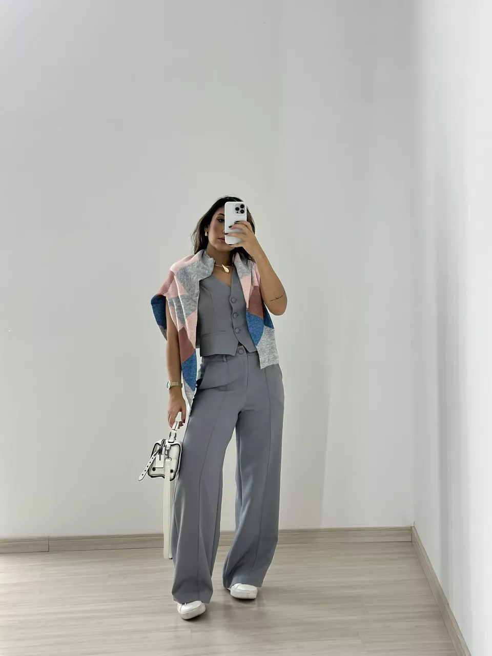 CONJUNTO COLETE COM CALÇA CINZA