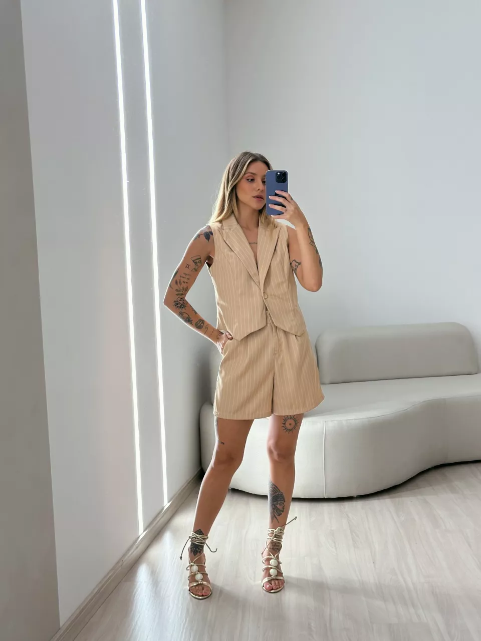 CONJUNTO LISTRADO COLETE SHORT NUDE - 0049470049 - CAROLLA FERRARO