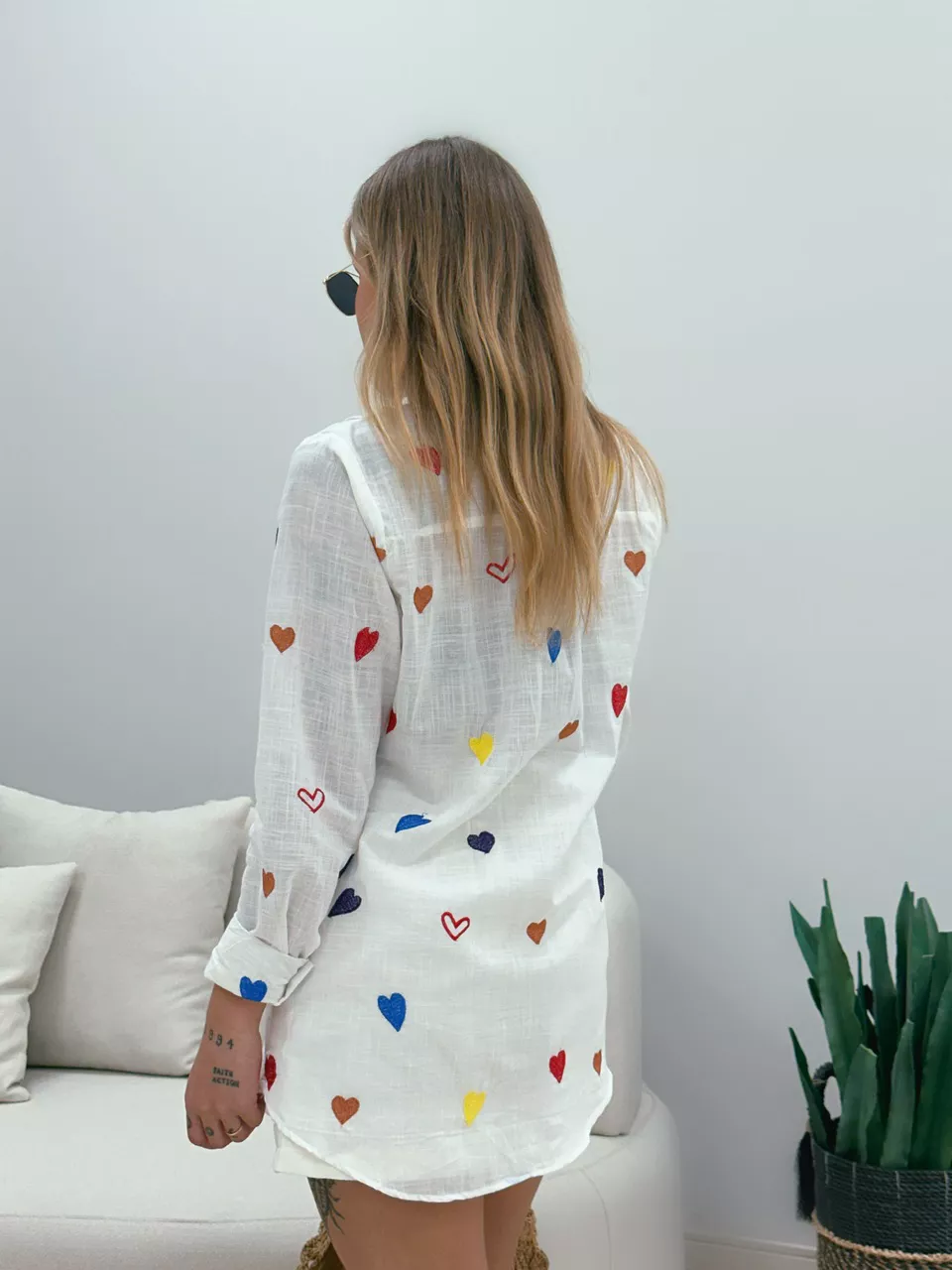 CAMISA CAMILA CORAÇÕES OFF
