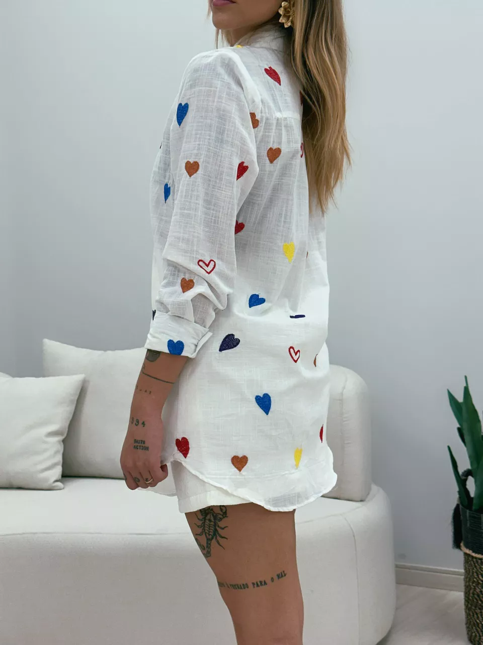 CAMISA CAMILA CORAÇÕES OFF