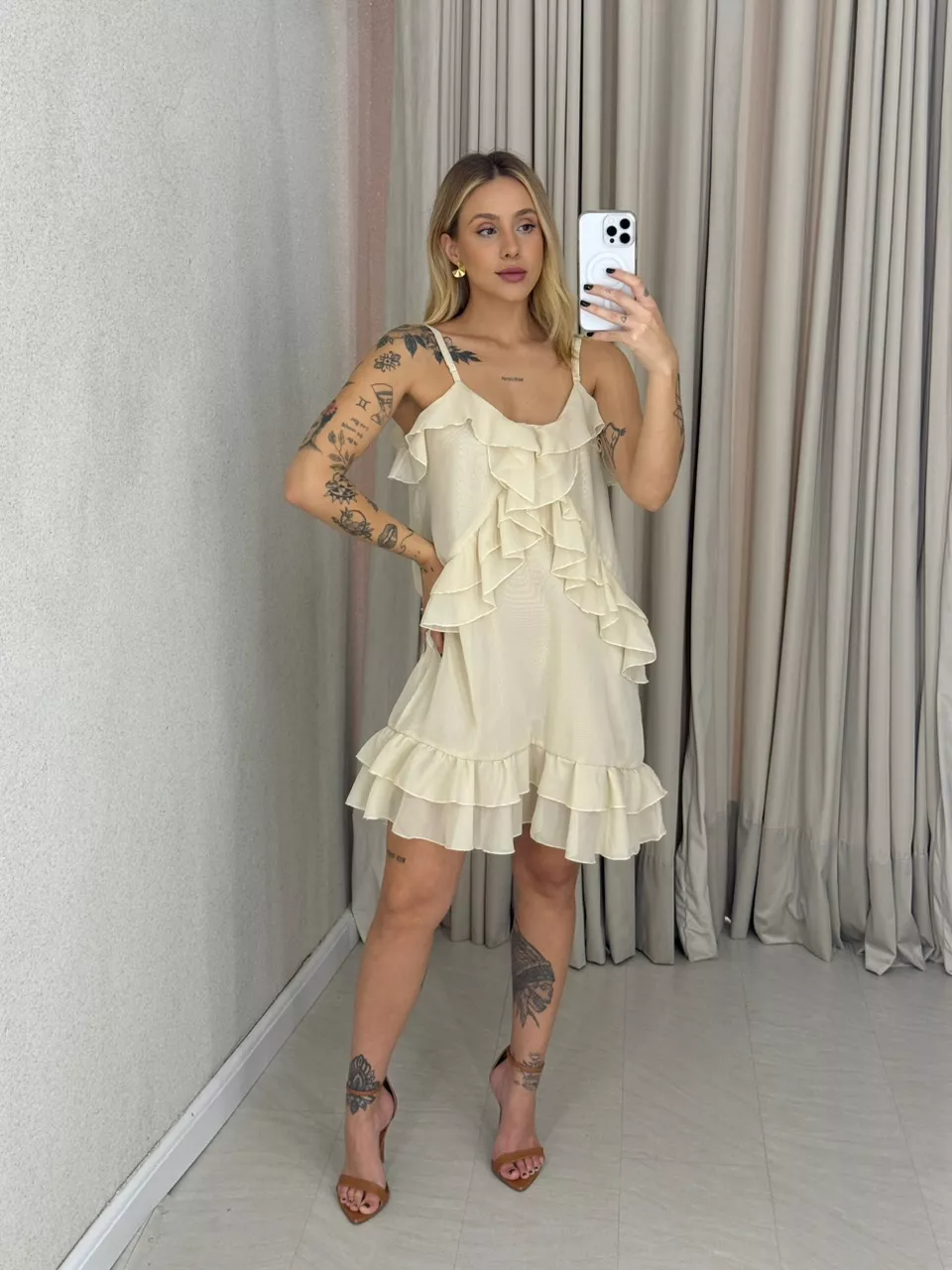 VESTIDO KAYLA ALÇA BABADOS Marfim - 0063140056 - CAROLLA FERRARO