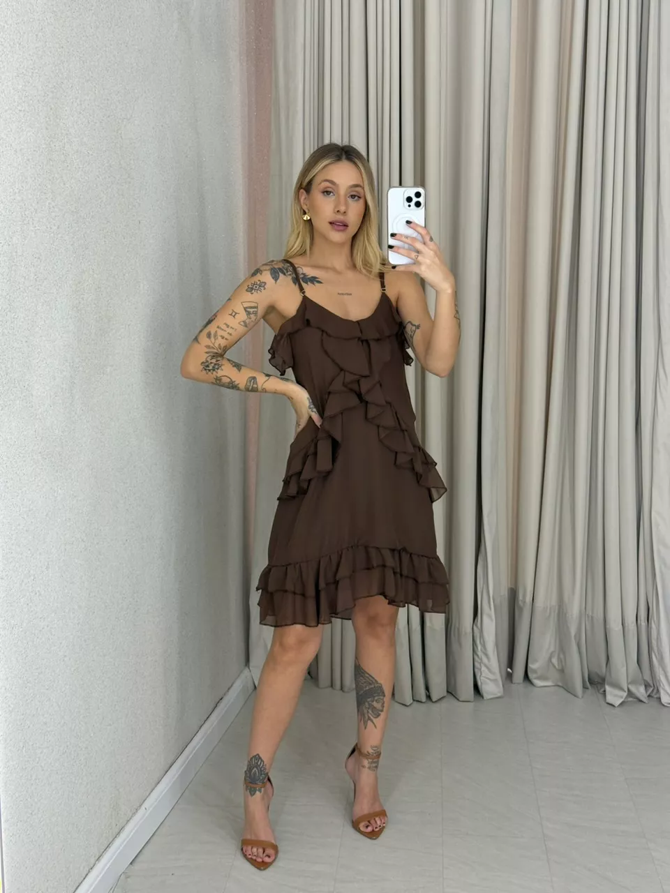 VESTIDO KAYLA ALÇA BABADOS Marrom - 0063140054 - CAROLLA FERRARO