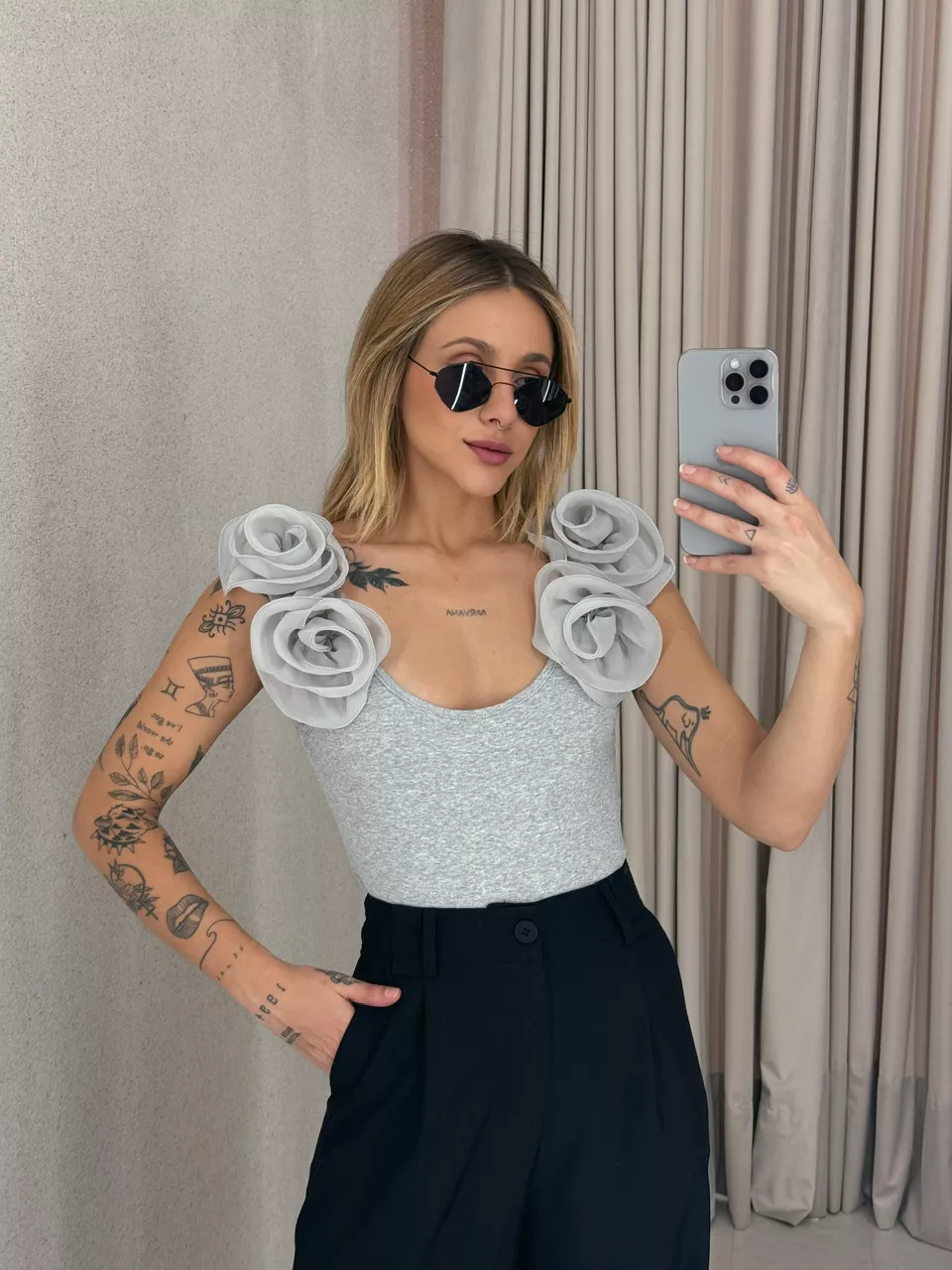 BODY DÁLIA FLOR Cinza