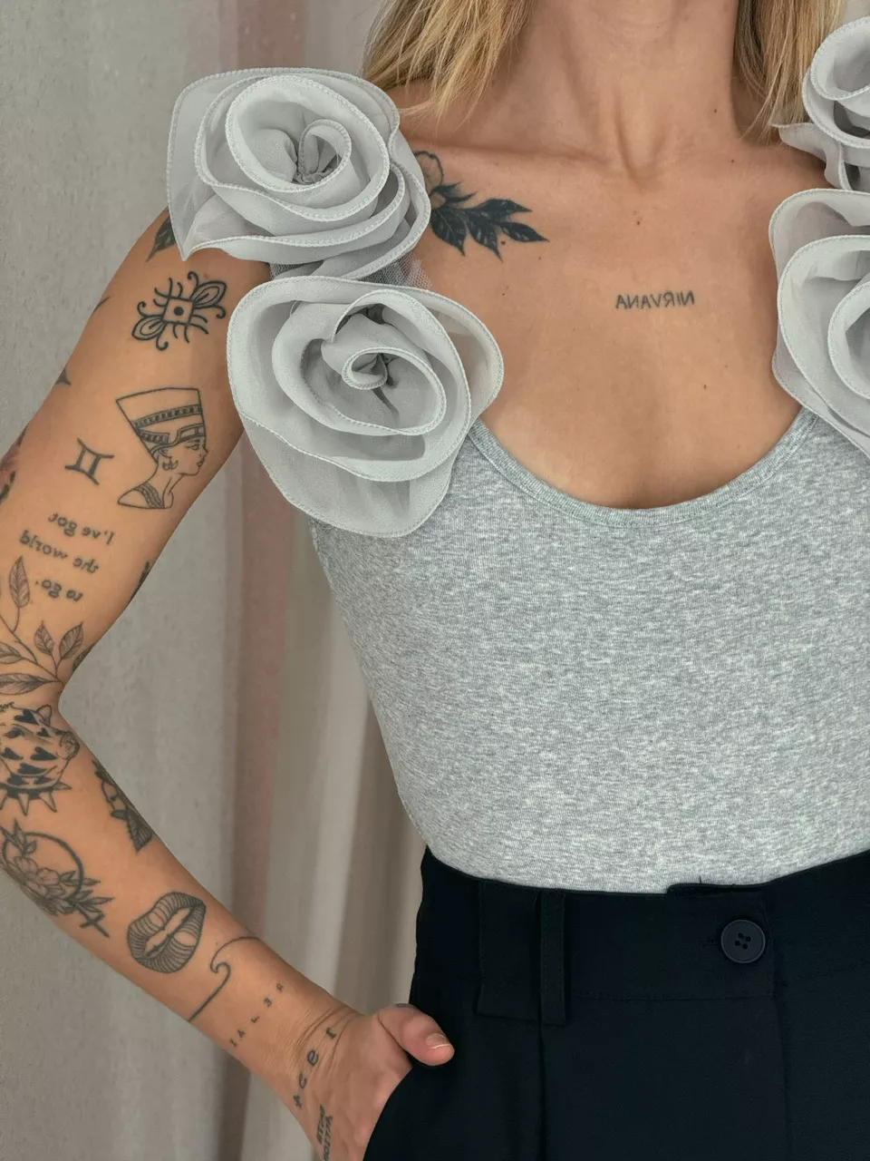 BODY DÁLIA FLOR Cinza
