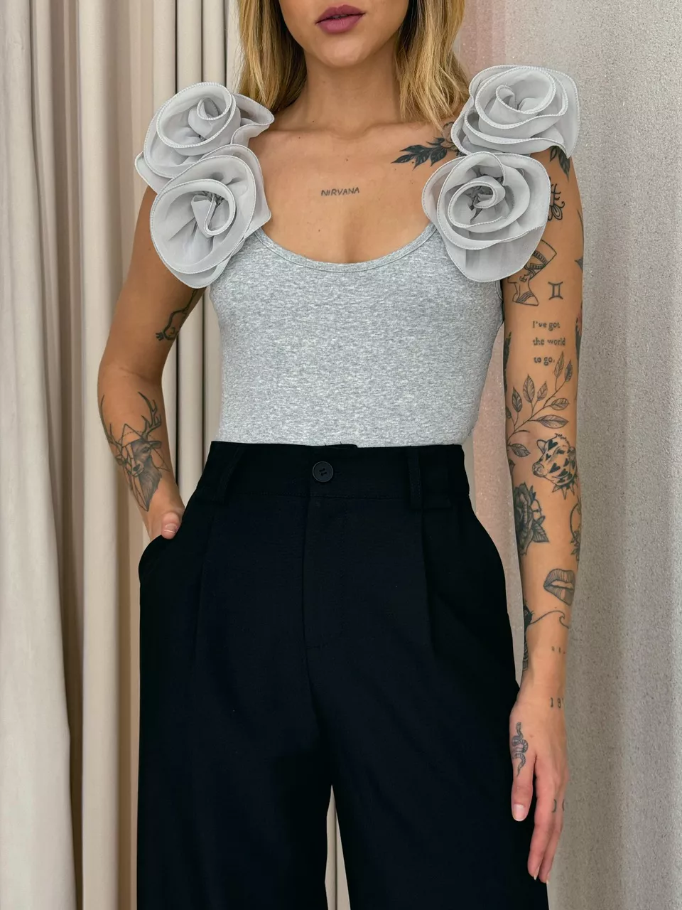 BODY DÁLIA FLOR Cinza