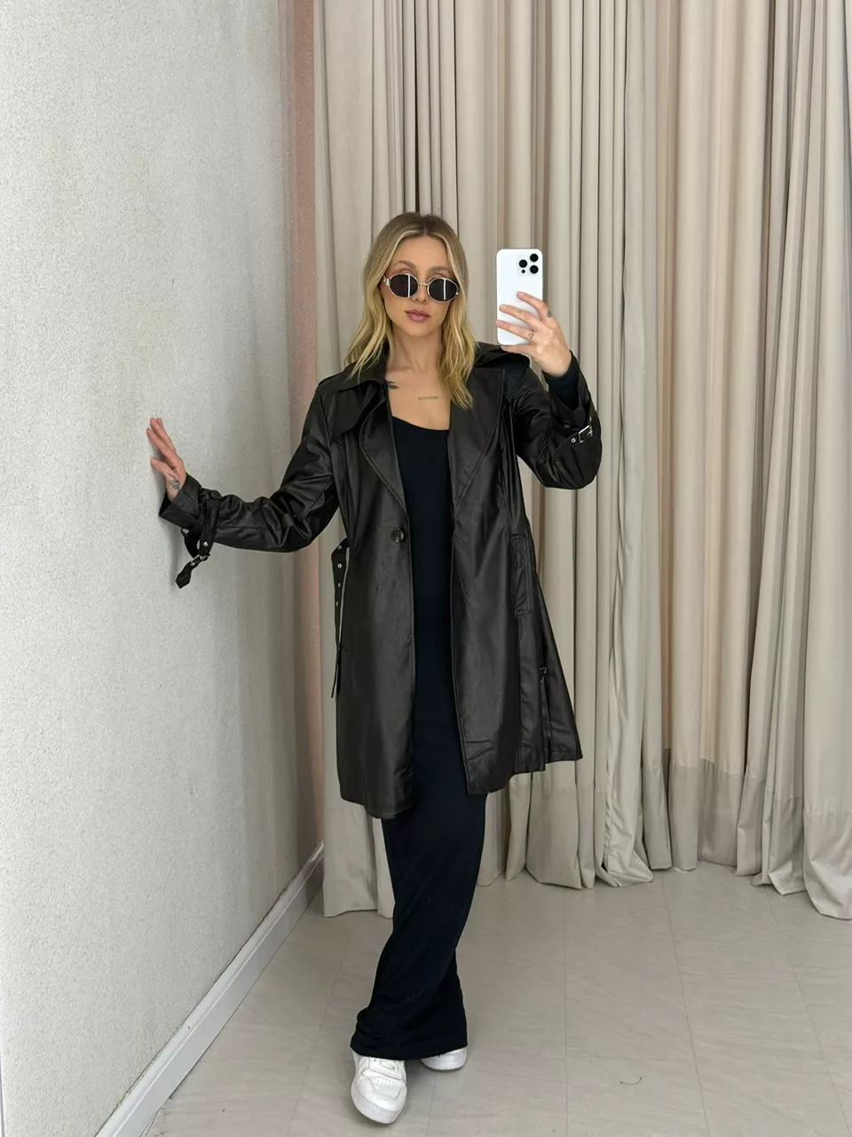 SOBRETUDO LUÍSA COURO FAKE PRETO